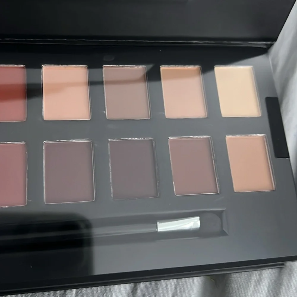 New Unopened Tahari Beauty Matte Eye Shadow Palette